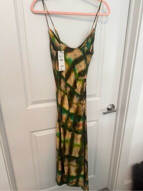 zara long asymmetric foil dress ZARA LONG ASYMMETRIC FOIL DRESS SILVER SIZE M VIRAL DRESS REF: 8452/662 (RPR69)
